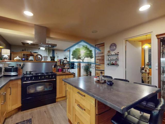 maison individuelle avec studio dans quartier résidentiel