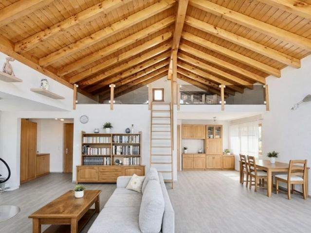MAISON INDIVIDUELLE AVEC PANORAMA À COUPER LE SOUFFLE SUR LA PLAINE