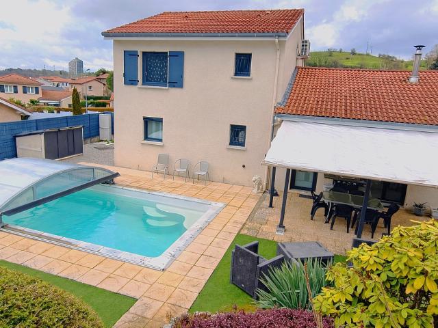 Maison individuelle avec piscine secteur Chazeau !