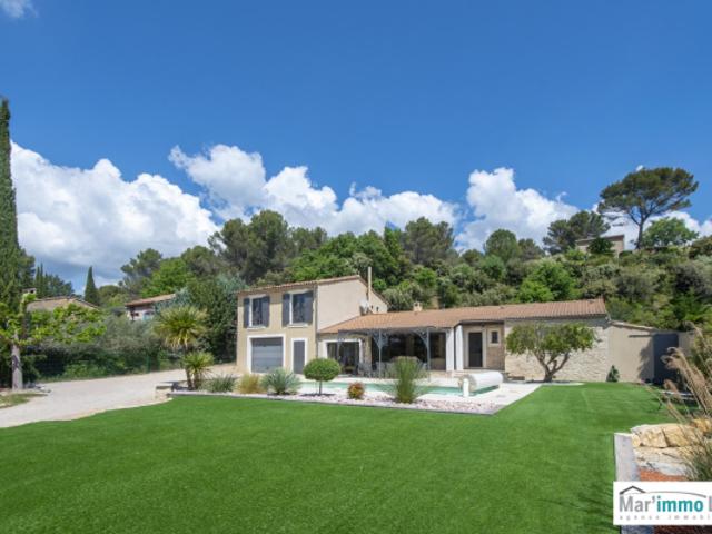 Maison individuelle avec piscine et garage Vue dégagée