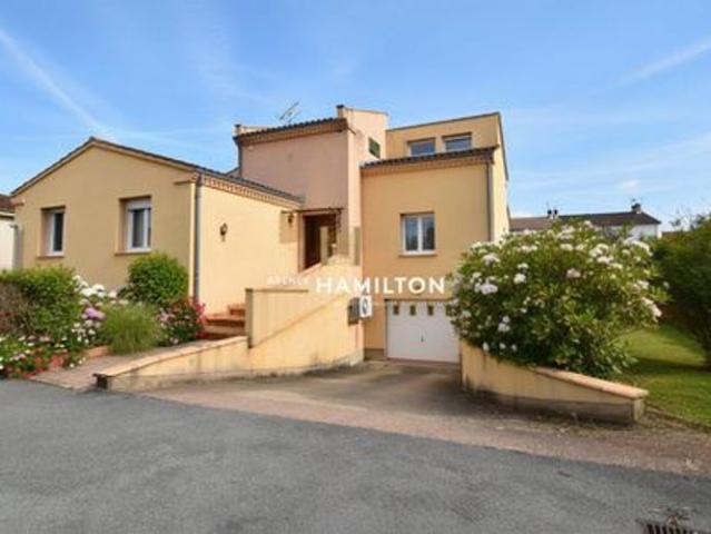 MAISON INDIVIDUELLE AVEC PISCINE ET GRAND SOUS SOL