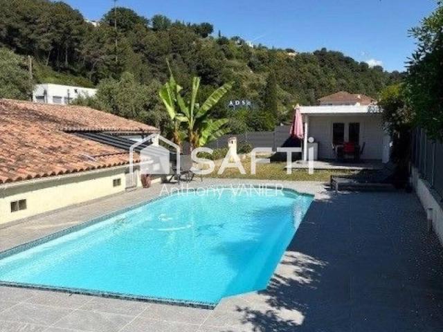 Maison Individuelle avec piscine, garage, proche ville