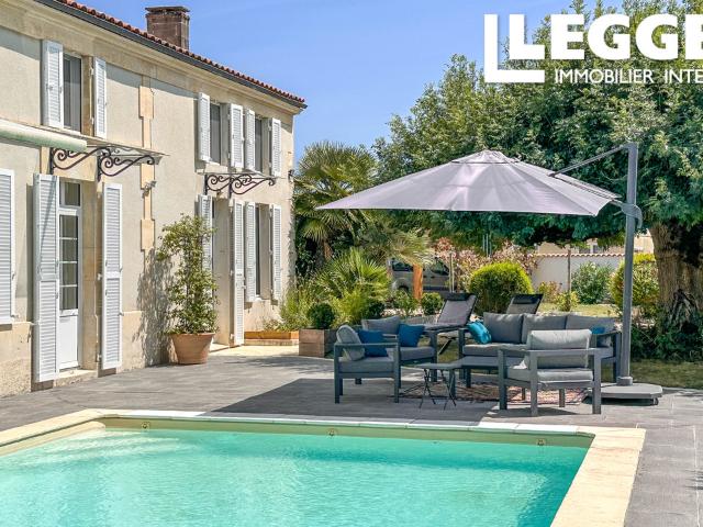 Magnifique Charentaise & piscine – Présentation impeccable. 3 chambres, studio, bureau. Proche Cognac. DPE B