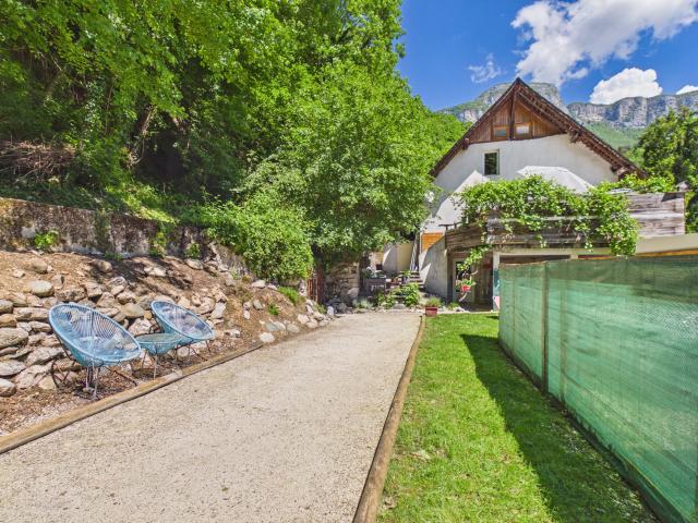 Maison individuelle avec T2 indépendant secteur calme Saint Alban Leysse 210 m2