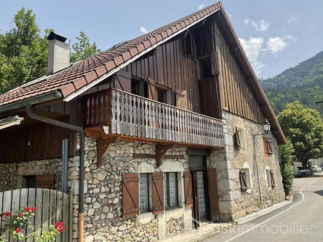 Maison individuelle avec terrain et dépendance