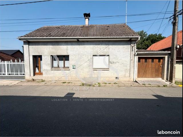 Maison individuelle à rénover 110 m² 850 m² de terrain Garage & dépendances