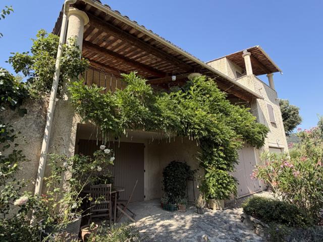 Maison individuelle bâtie sur 2757m2 de parcelle avec appart