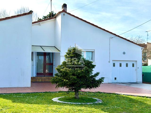 Maison individuelle de PLAIN PIED 4 chambres 785 m2 de terrain Beau potentiel