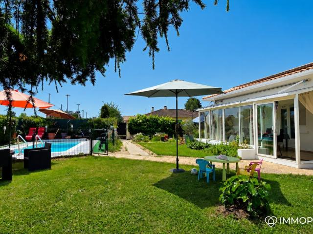 Maison individuelle de plain pied avec piscine 134m² Pineuilh