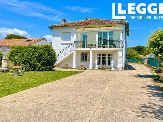Maison individuelle de quatre chambres avec grand jardin, à proximité des commodités et des plages