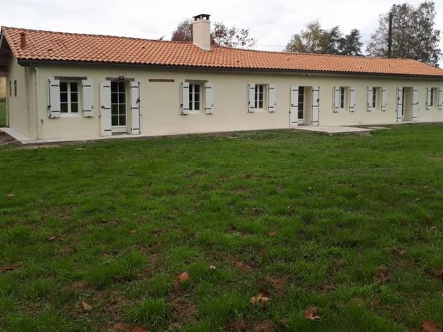 Maison Individuelle de type 5 de 136 m² env. sur 1300 m2 env. de terrain complètement au milieu des bois