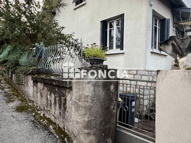 Maison individuelle de trois chambres idéalement située sur les hauteurs du quartier de Velotte