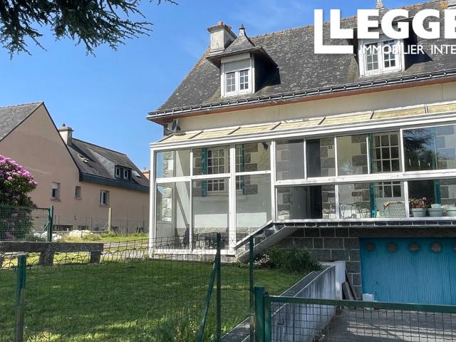 Maison individuelle de village, 4 chambres, avec grand jardin établi de 1762 m². Visite fortement recommandée