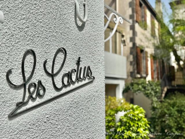 Maison individuelle de ville à CEBAZAT 63 avec garages, cour, jardin, dépendances et T2 indépendant