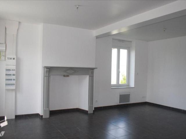 MAISON INDIVIDUELLE DE 103 M² AVEC GARAGE ET JARDIN SUR TERRAIN DE 560 M²Comprenant salon/séjou.