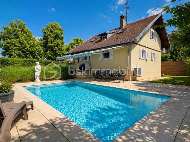 Maison individuelle de 116 m² sur un terrain de 497 m² avec piscine et garage
