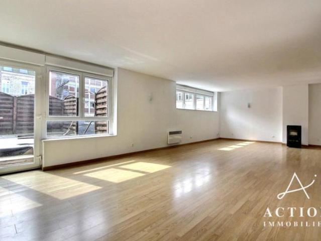 Maison individuelle de 120m² cachée de la rue – Emplacement idéal garage 3 véhicules Lille Centre