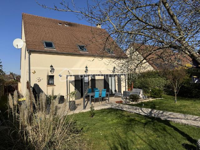 MAISON INDIVIDUELLE DE 122 M2 4 chambres – 574M2 Terrain