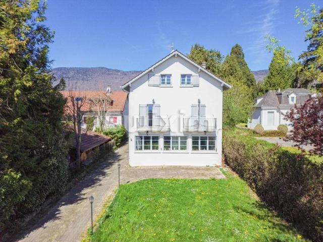 Maison individuelle de 260m2 sur parcelle de 1'400m2!