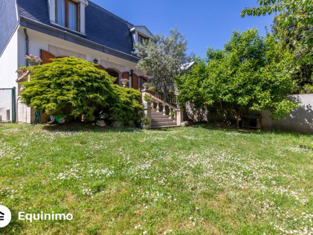Maison individuelle de 211m2, avec terrasses et jardin