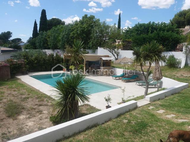 MAISON INDIVIDUELLE DE 220m2 AVEC 2 APPARTEMENTS PISCINE GARAGE JARDIN ARBORE