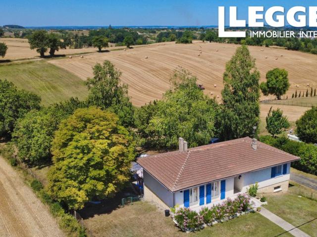 Maison individuelle de 4/5 chambres au calme dans une impasse et sans vis à vis, sur les hauteurs de Riberac