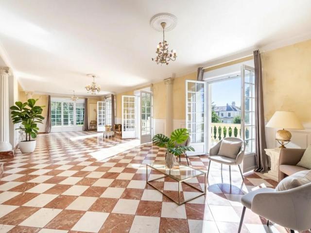 Maison individuelle de 7 pièces de 220m² en vente à Sarcelles Idéal pour les familles