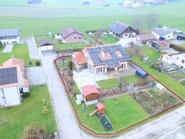 Maison individuelle élégante avec vaste parcelle, piscine et confort familial 1745 La Brillaz