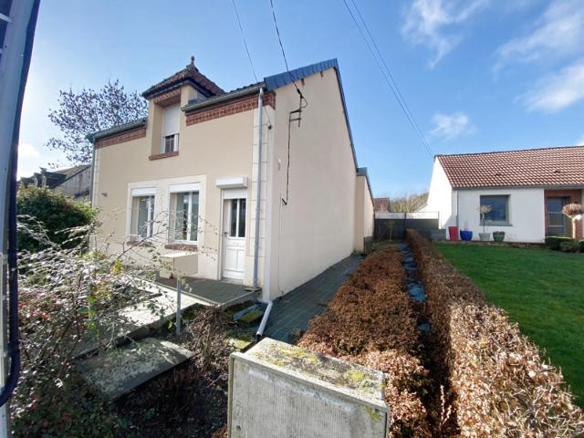 Maison Individuelle Entièrement rénovée en 2012 Rare sur l