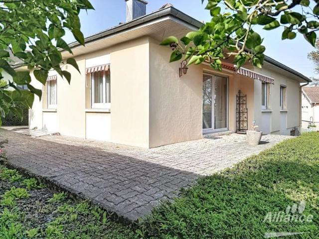 MAISON INDIVIDUELLE ENTRETENUE SUR SOUS SOL AVEC BEAU JARDI