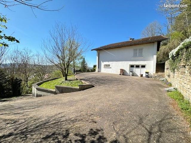 Maison individuelle FROTEY LES VESOUL avec grand terrain arboré et 5 chambres avec terrain sur trois niveaux