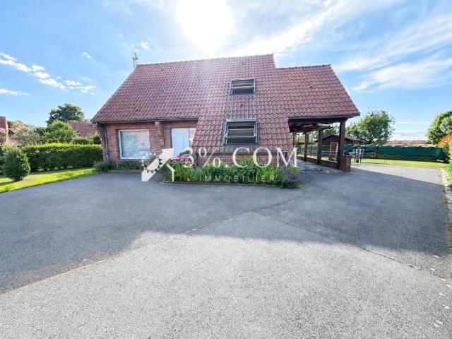 Maison individuelle posée sur un terrain de 3672 m2!