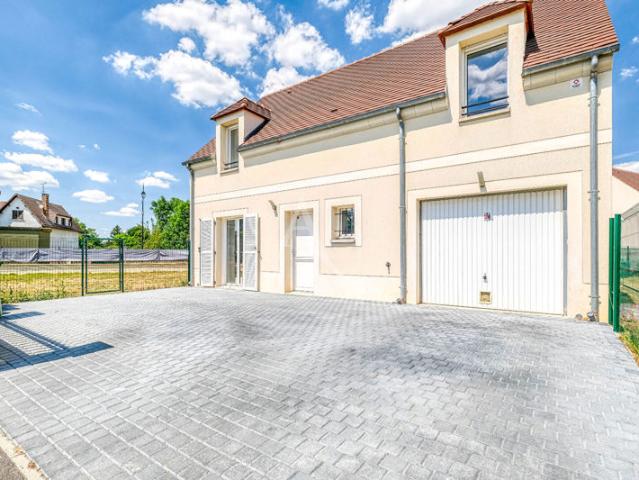 Maison individuelle récente avec jardin, garage et garantie décennale