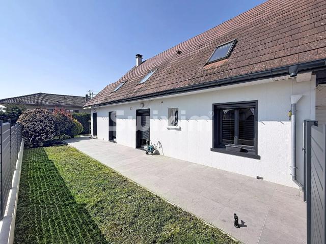 Maison individuelle rénovée T8 de 218m2 sur terrain de 809m2!