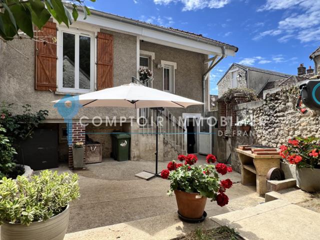 MAISON INDIVIDUELLE SUR SOUS SOL AVEC COUR PRIVATIVE