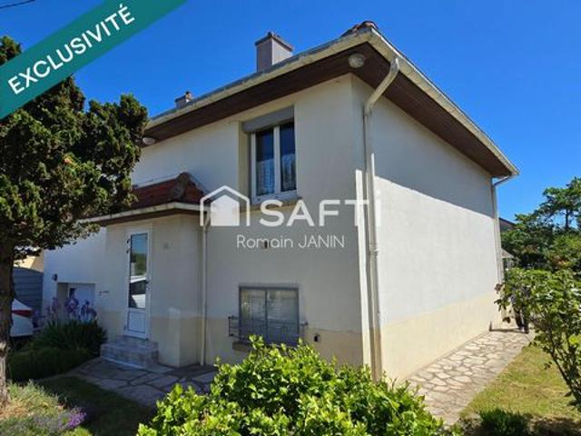 Maison individuelle sur sous sol complet avec grand terrain et garages