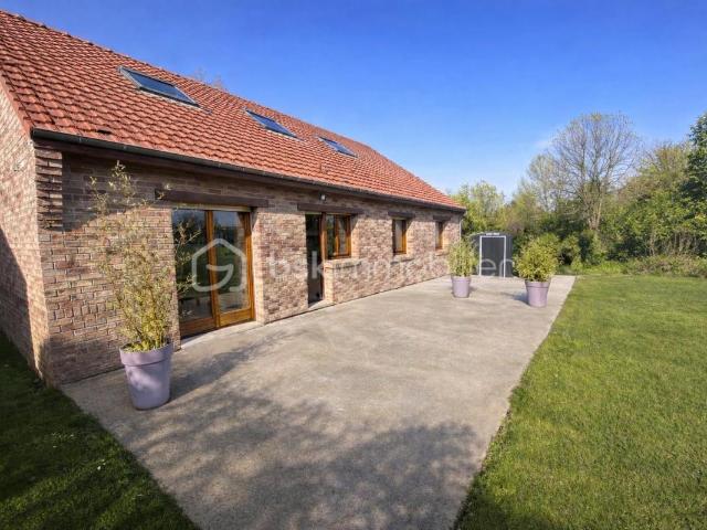 Maison individuelle semi plain pied 5 ch et garage
