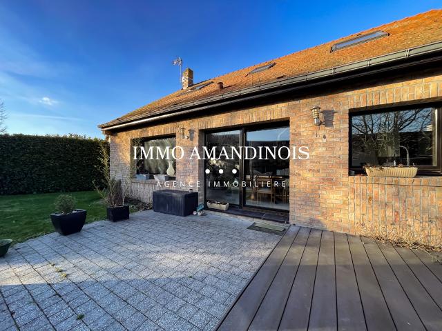 Maison individuelle semi plain pied 3 à 4 ch carport jardin
