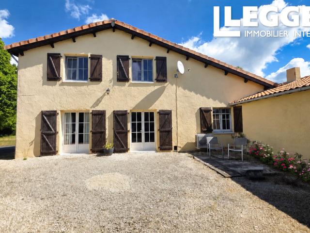 Maison individuelle spacieuse de 3 chambres avec dépendances, jardin, située près de Saint Claud