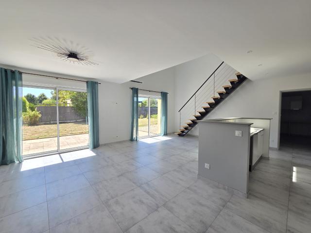 Maison individuelle T5 avec jardin clos SAINT POUANGE