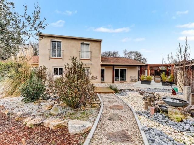 Maison individuelle T5 6 de 158m² avec jardin et garage