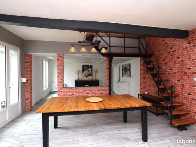 Maison individuelle, trois chambres avec jardin