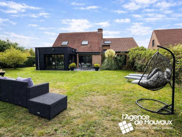 Maison plain pied semi individuelle de 220m2 5 chambres jard