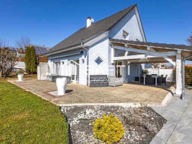Maison individuelle 175m², 5 ch, 900m², piscine, Pirey