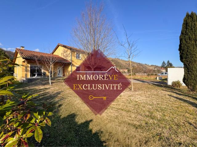 Maison individuelle 111,8 m2 Terrain 2 122 m2 Dépendances et fonctionnalité