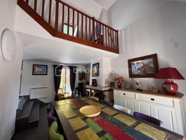 Maison individuelle 118 m2 3 chambres Garage double Terrain de plus de 2000 m² avec accès à un ruisseau