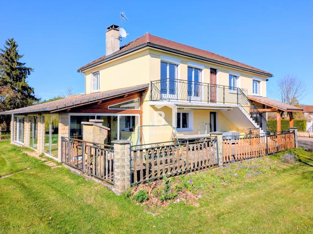Maison individuelle 208 m2 4 chambres Véranda lumineuse Terrain constructible de 1154 m2 Garage