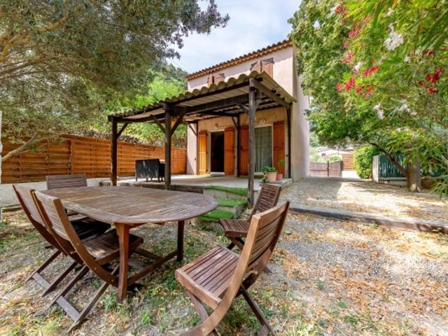 MAISON INDIVIDUELLE 4/5 PIÈCES – JARDIN – TERRASSE – STATIONNEMENTS