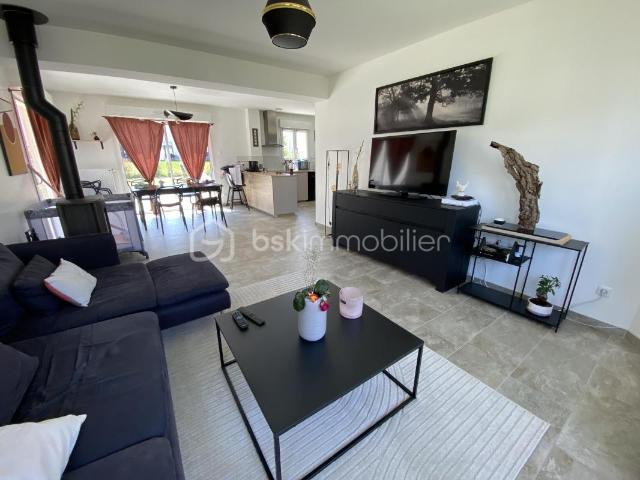 Maison individuelle – 5 chambres – Garage – Terrain