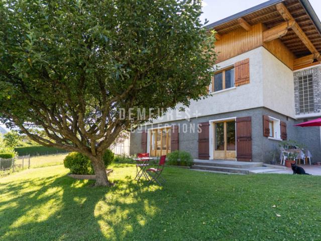 Maison individuelle 5 chambres sur 1 700 m² de terrain construc